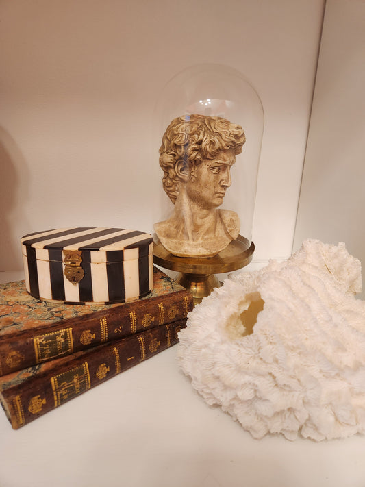 Blending Eras: How to Mix Vintage Charm with Modern Elegance