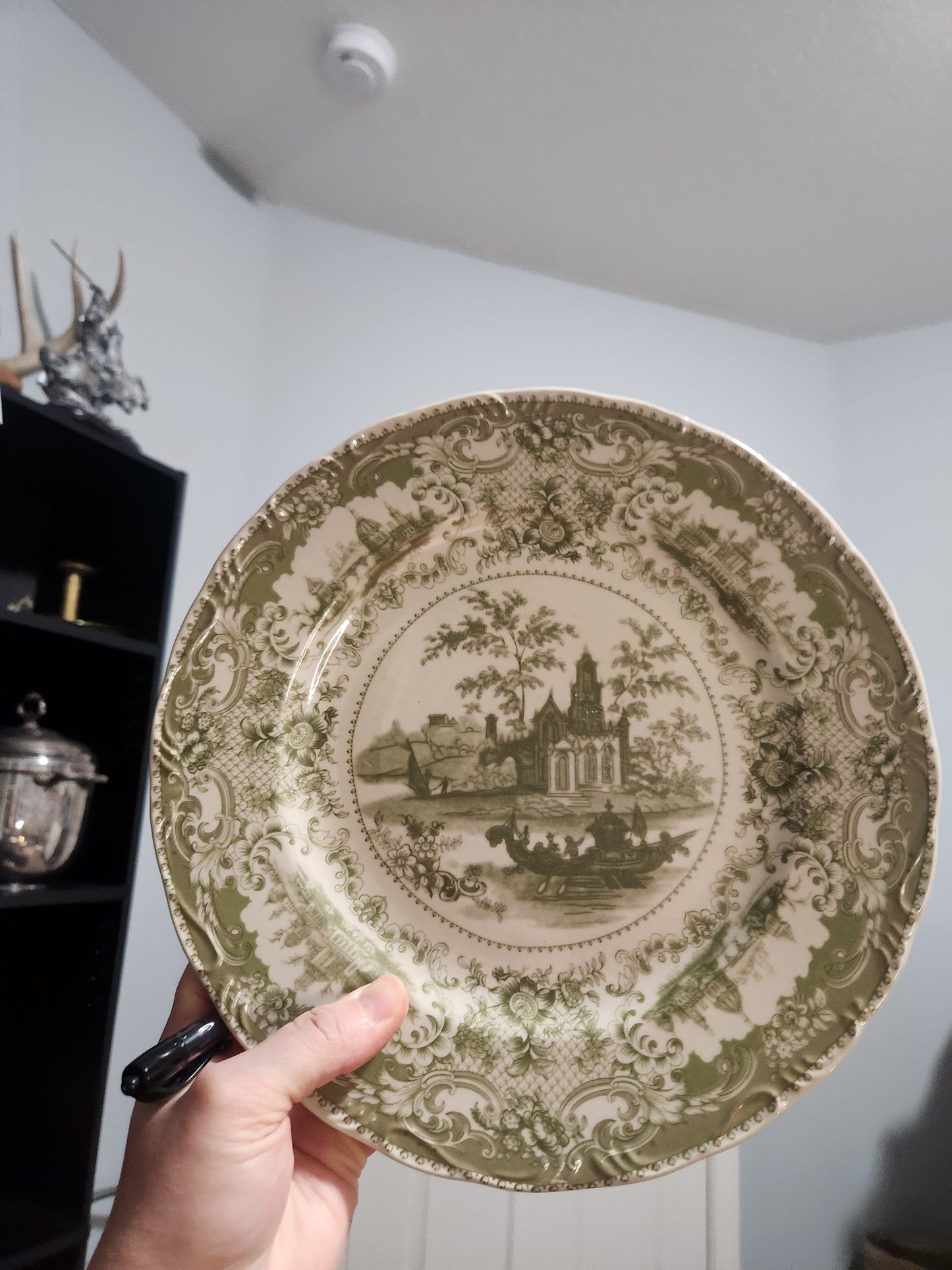 2 green trfrwear dinner plates