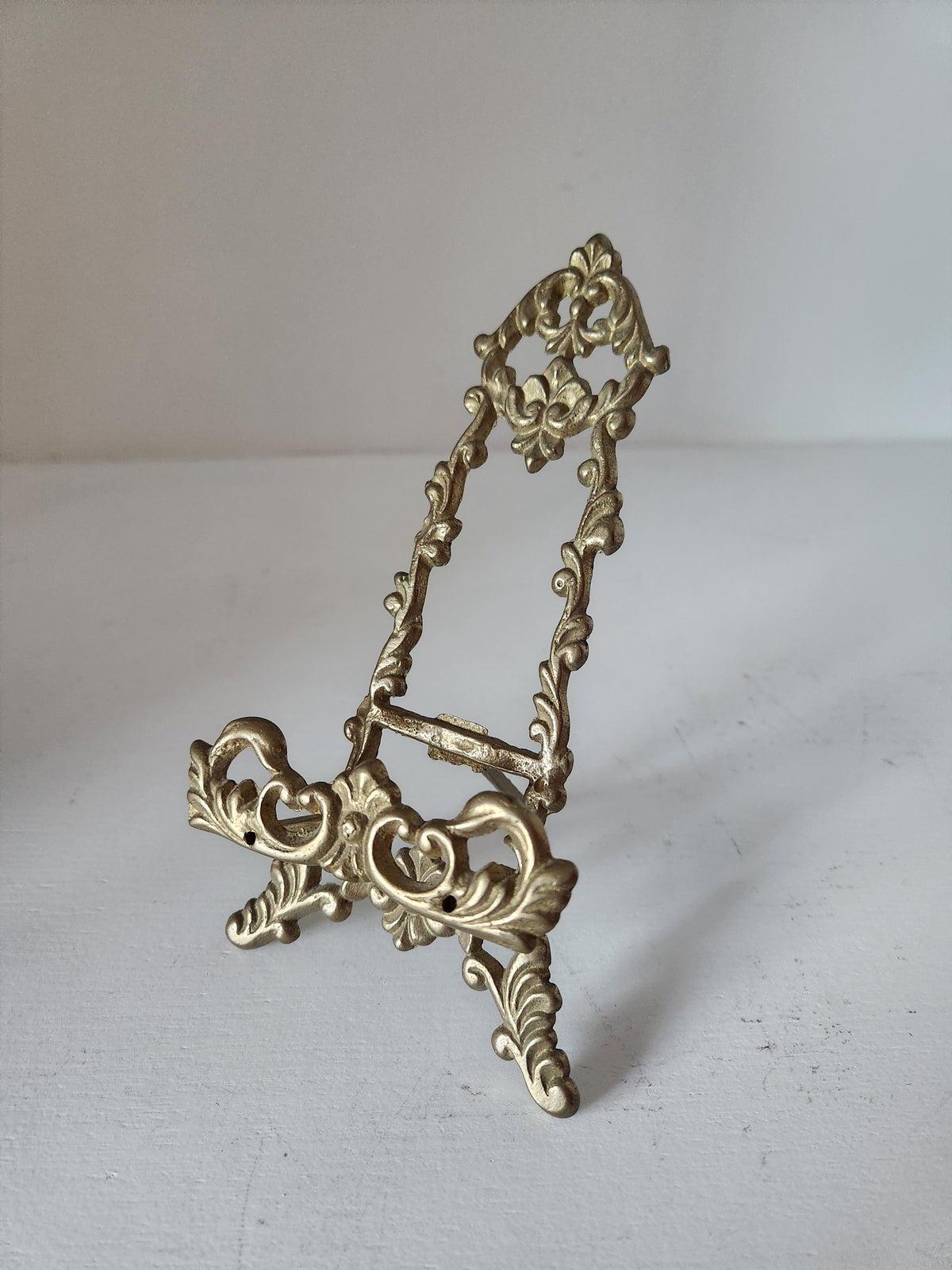 Ornate Easel 5.75"