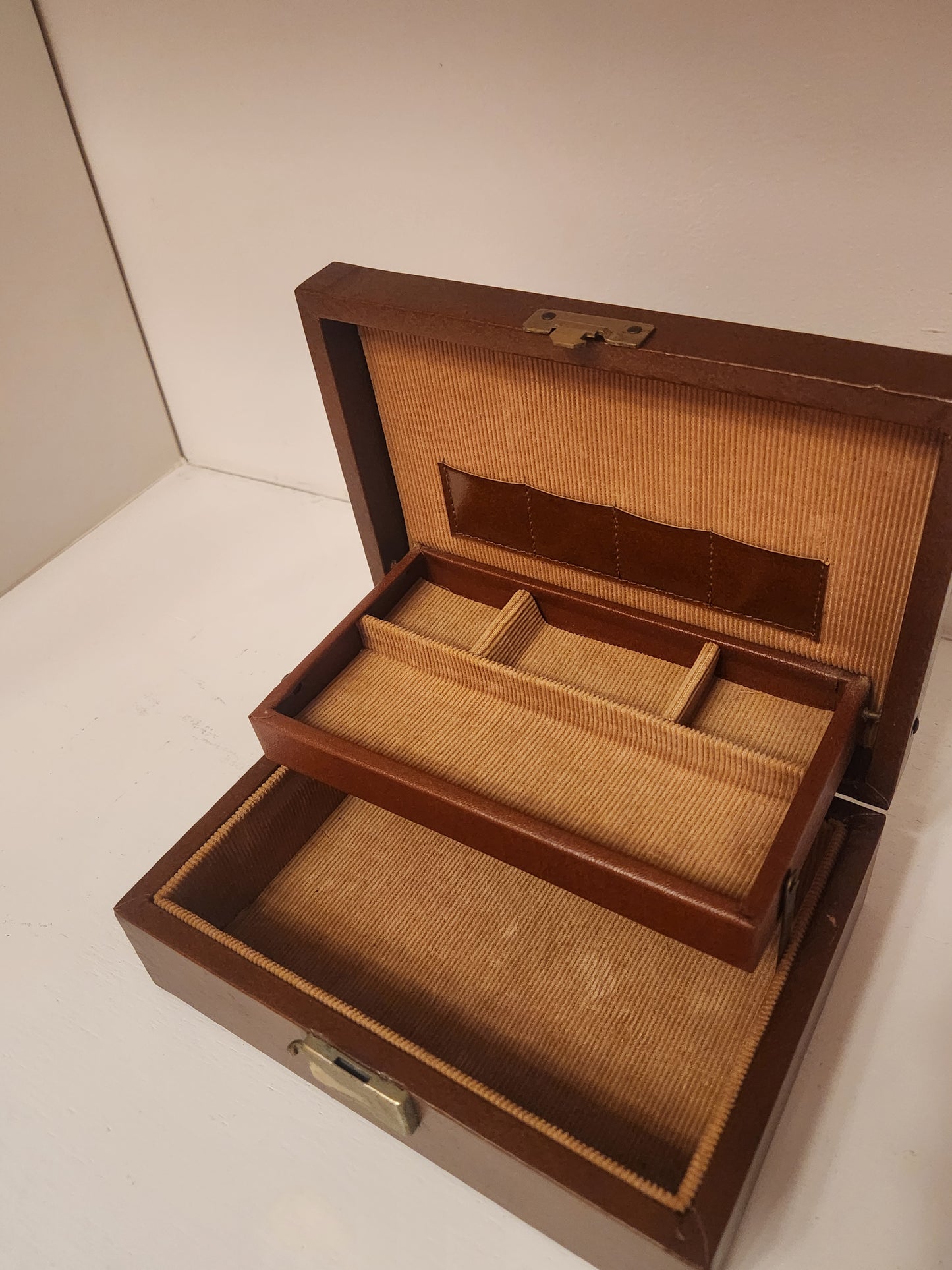 Leather-Wrapped Jewelry Box