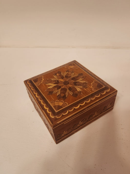 Russian Straw-Inlay Box (Square)
