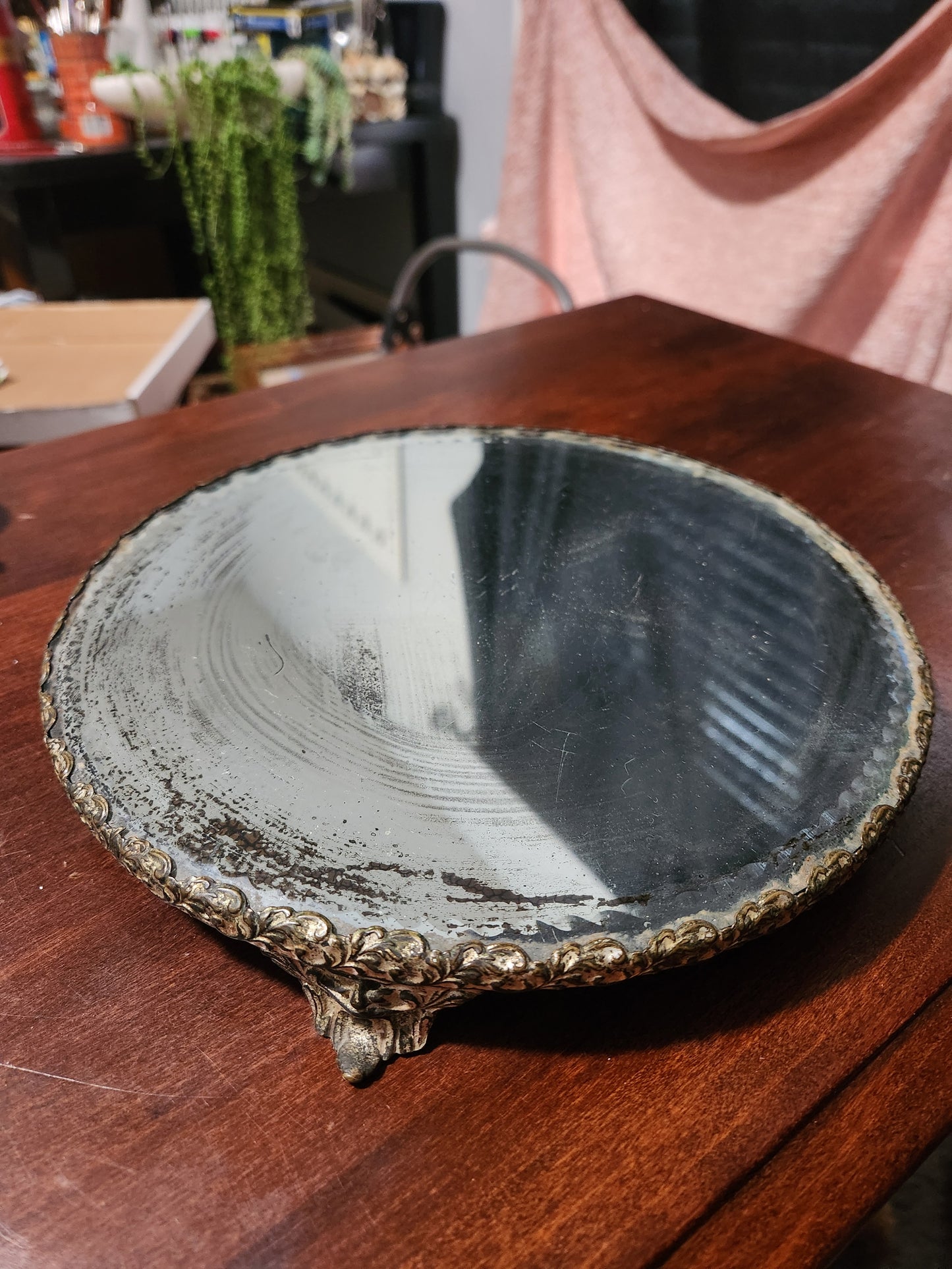 Mirror stand for Kristy