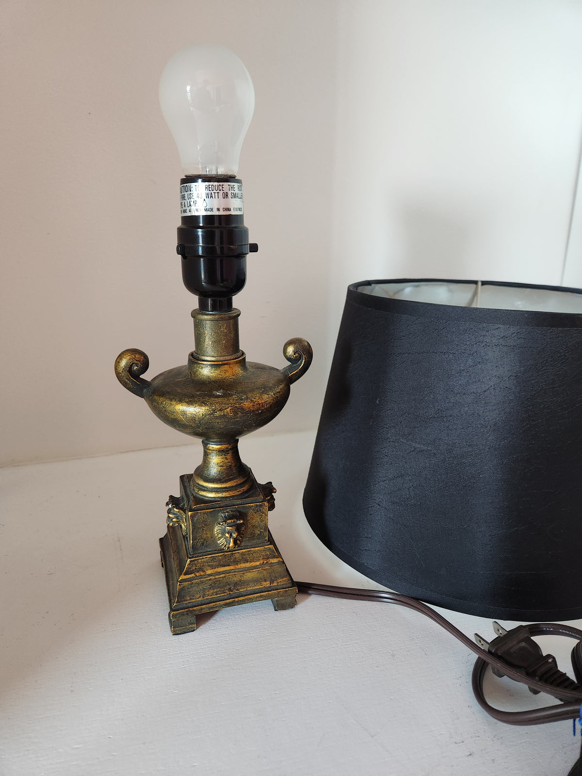 Neoclassical Urn Style Lamp with Lion Heads