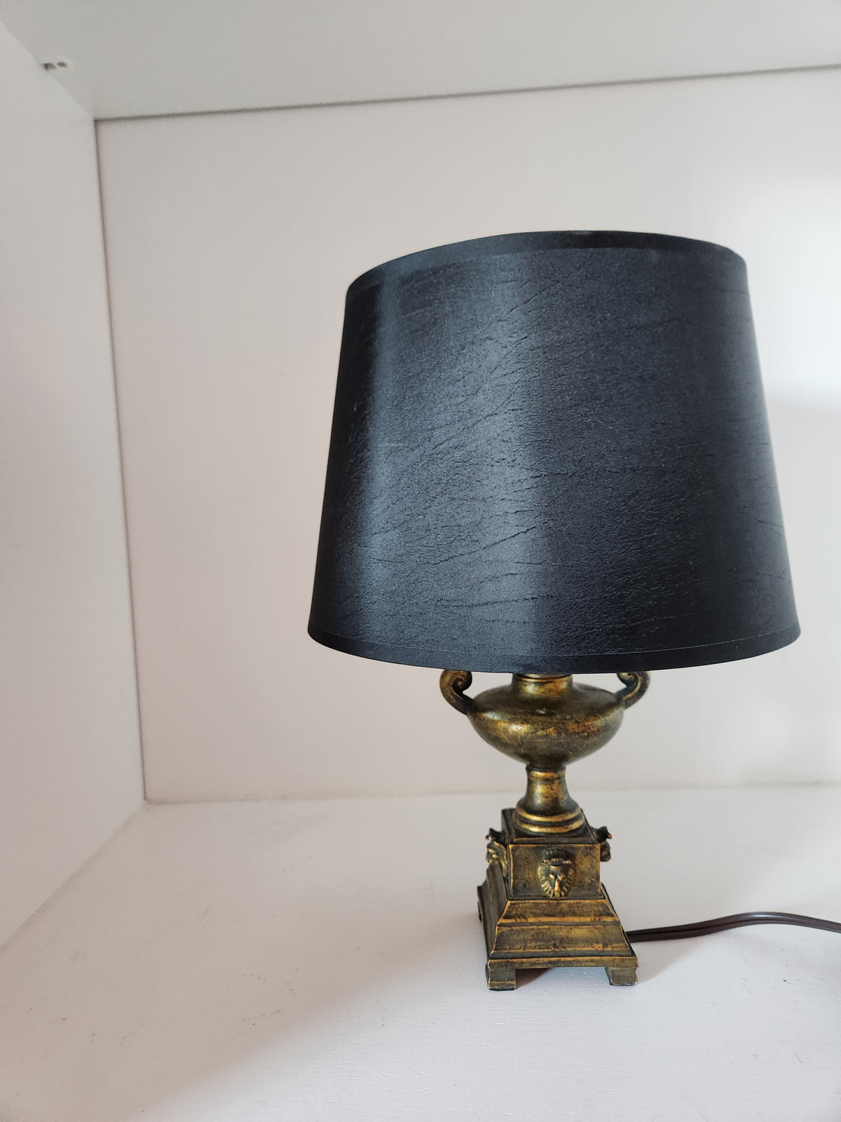 Neoclassical Urn Style Lamp with Lion Heads