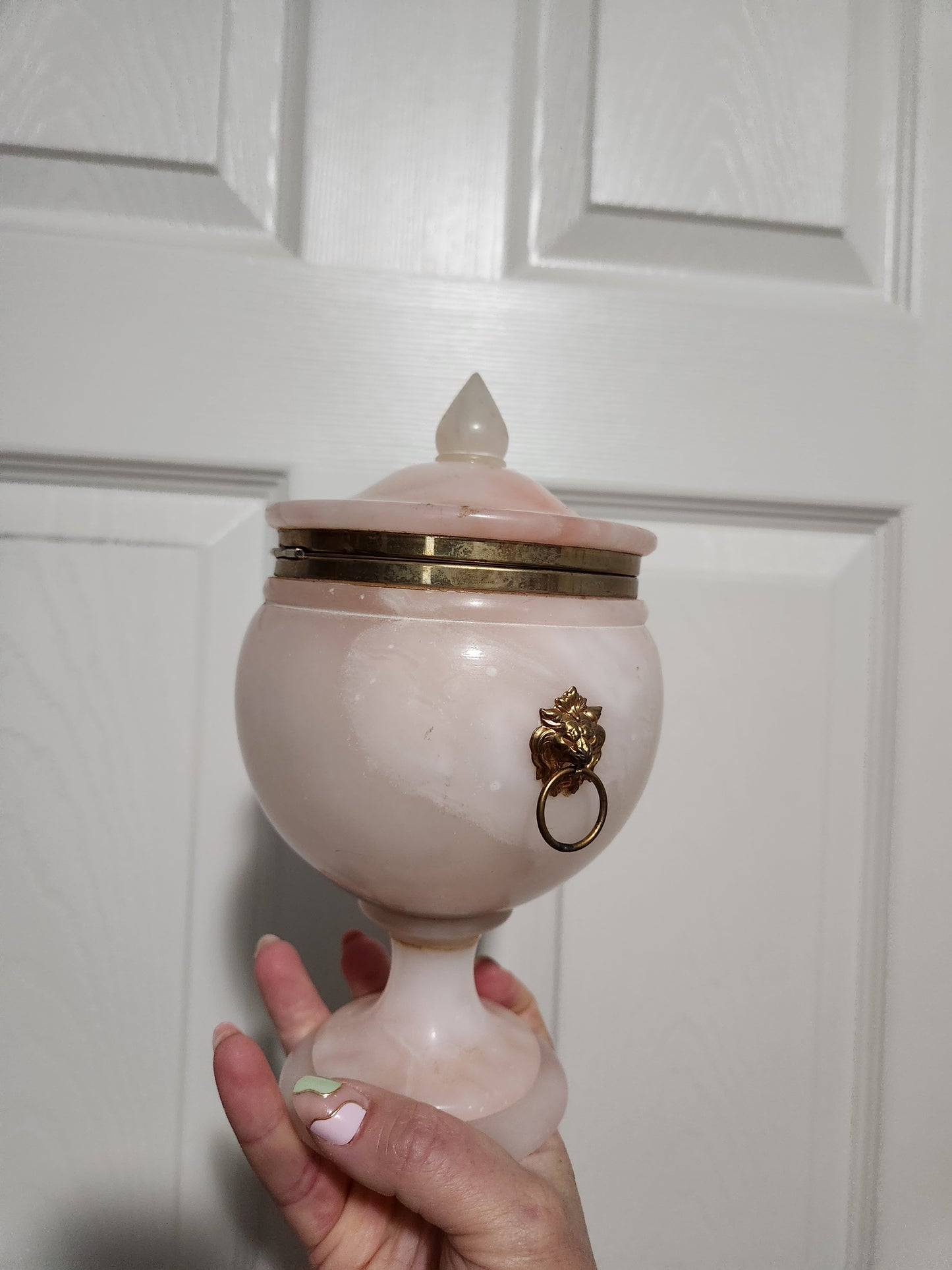 Lion head urn