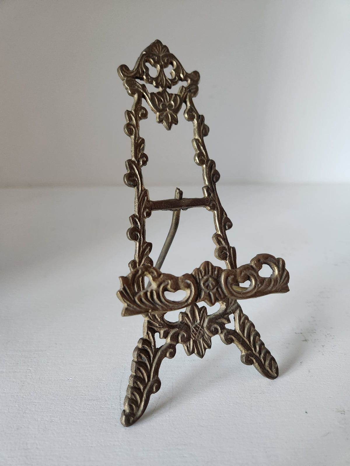 Ornate Brass Easel 6.5"